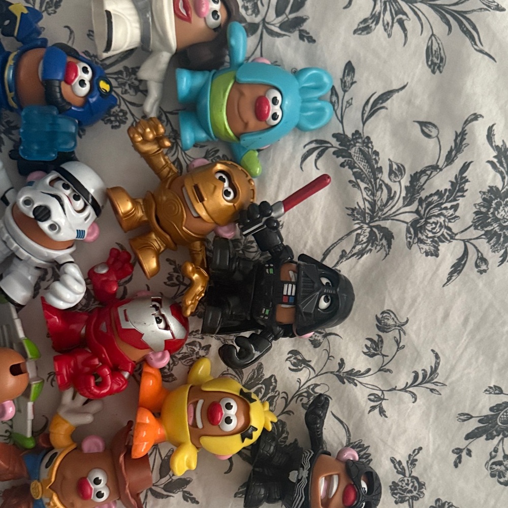 Star Wars and Marvel Toy Set Mr. Potato Head - Picture 2 of 6